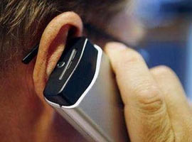 20 yıllık eşinin telefonunu çaldı