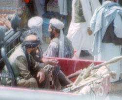 Afganlar Taliban ile barış görüşmesi yaptı
