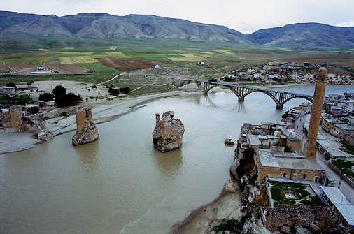 Hasankeyf'te tarihi alanları sel bastı