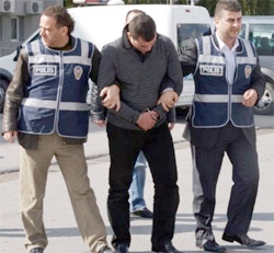 Kasklı sapık asker ve tenor çıktı!