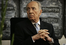 Şimon Peres'e sir ünvanı verildi