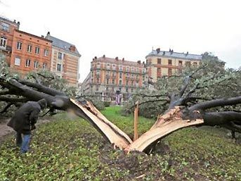 Fırtına Avrupa'yı vurdu: 15 Ölü