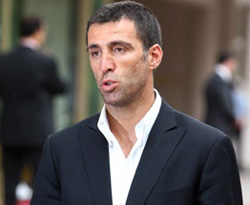 Hakan Şükür eşi ile birlikte umreye gitti