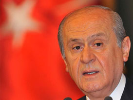 Bahceli Gocunan Varsa Gocuk Giysin