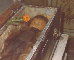 90 yıldır bebek gibi uyuyor  