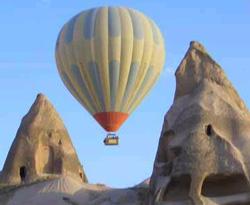 Turistleri taşıyan balon düştü: 1 ölü 9 yaralı
