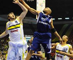 Efes Pilsen seride 3-2 öne geçti