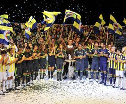 Fenerbahçe'nin forma tanıtımı yapıldı