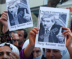 Onur Öymen'e karşı tepkiler sürüyor