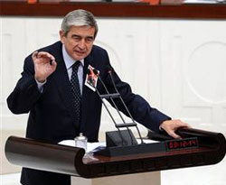 'Güner Ümit gitti, Onur Öymen de gitsin'