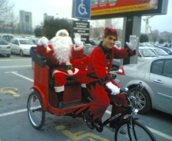 Noel Baba şişman sarhoş bir kapitalist!