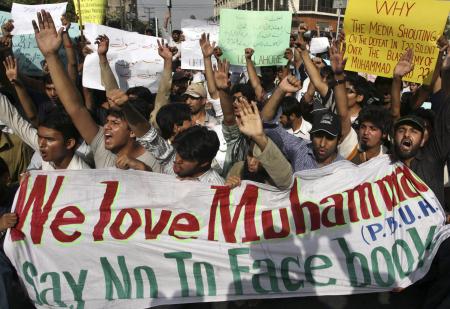 Pakistan'ı karıştıran karikatürist özür diledi!