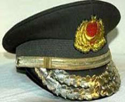 Sahte teğmen yakayı ele verdi