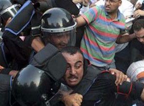 Mısır'da da halk sokakta