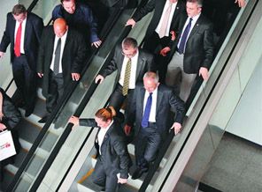 Perde arkasında Oda TV-Halk TV kavgası var