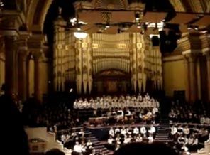 Kilise’de okunan ezan Hıristiyanları büyüledi