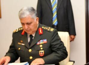 İstifa etmeyen komutan Başbakanlık'ta