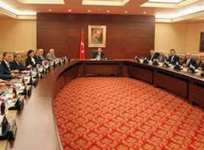 Gözler Ankara'da, Ankara'da acil zirve