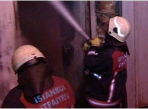 Tophane'deki nargile kafeler alev alev