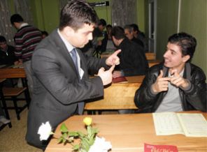 İşitme engellilere Kur'an kursu