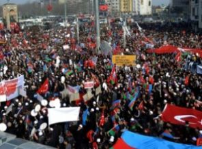Hocalı katliamı kurbanları Taksim'de anıldı