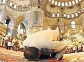 Namaz için işten atılan kişi davayı kazandı Namaz için işten atılan kişi davayı kazandı