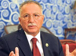 İhsanoğlu: Mezhep çatışması dini değil siyasi