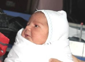 Apartmanda terk edilmiş bebek bulundu