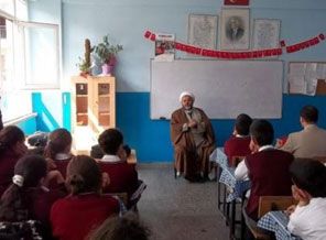 Molla, okulda ders verdi