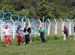 Başörtülüye ödül yok