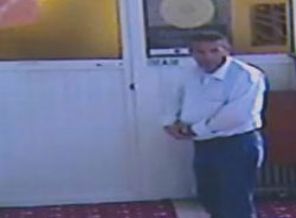 Namaz kılma numarasıyla ayakkabı çaldı