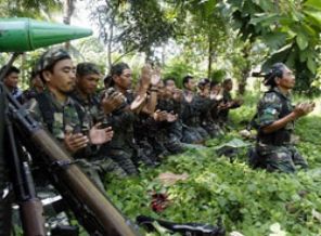Filipinler'de Müslümanlar yönetimle anlaştı Filipinler'de Müslümanlar yönetimle anlaştı
