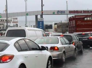 Eskihisar’da 3 kilometrelik feribot kuyruğu