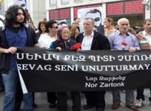 'Tetiği çeken o ellerle yan yana oturuyorum...'