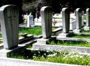 Zincirlikuyu'da İki mezar 550 bin TL