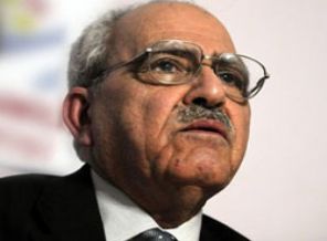 Sezai Karakoç: Toplum İslam'dan sessizce arındırılıyor Sezai Karakoç: Toplum İslam'dan sessizce arındırılıyor