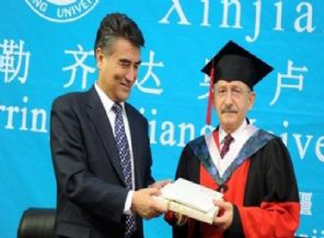 Kılıçdaroğlu cübbe giydi