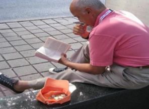 Birand Viyana'da dilencilik yaparken