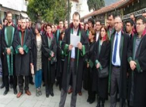 Adana'da avukatlardan savunma hakkı mitingi