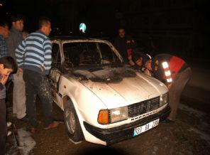 Yanan aracından son anda atladı