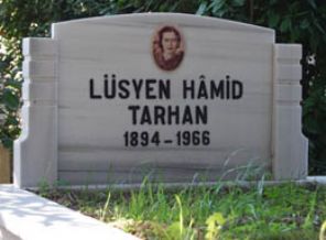 Kitabının telifiyle mezarını yaptırdı