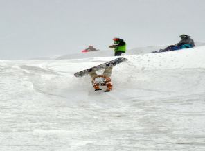 Palandöken'de snowboardçılar ölüme meydan okudu
