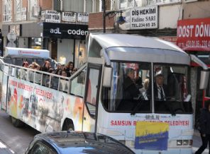 Kadına yönelik şiddetin durması için üstü açık otobüsle broşür dağıtacaklar