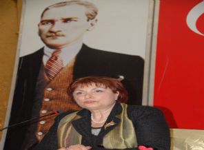 Mumcu: Türkiye'de kadınların çoğu kayıt dışı çalışıyor