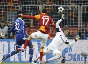 Galatasaray yanan gurbetçiler için siyah bant takmak istiyor