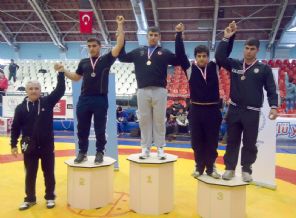 Şehzade Mehmet Koleji öğrencileri güreşte üç madalya kazandı