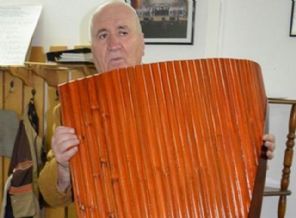 İki metrelik pan flütle rekorlar kitabına girmek istiyor