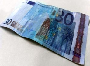 Almanya'da kalpazanlar 30 Euro'luk banknotu piyasaya sürdü