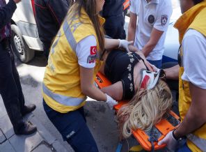 Balkondan sarkan kadın branda yerine patates tezgahına düştü