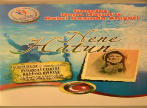 Gençler, Nene Hatun'u mezarı başında anacak